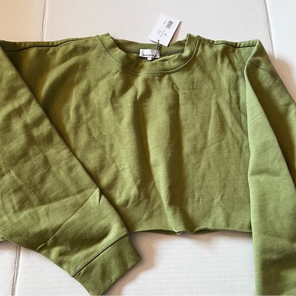 WEWOREWHAT Cropped Sweatshirt Solid Sage green Medium Danielle - Picture 3 of 5